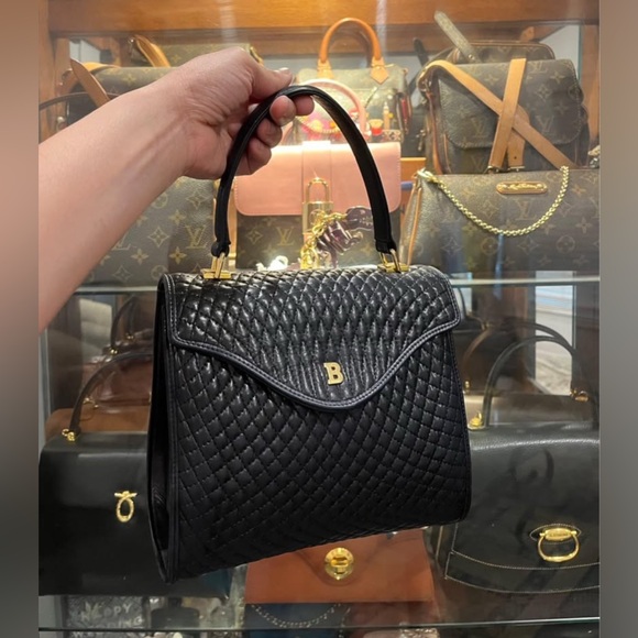 🖤 100% AUTHENTIC VINTAGE BALLY QUILTED LAMB LEATHER BAG 🖤 - Picture 1 of 7